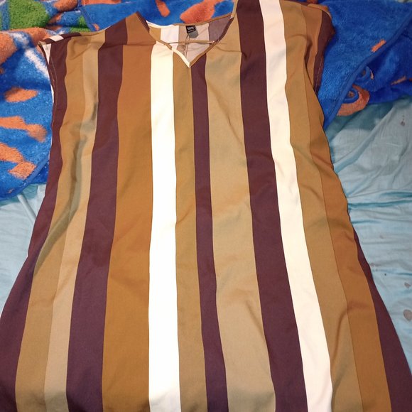 Dresses - Picture 2 of 7